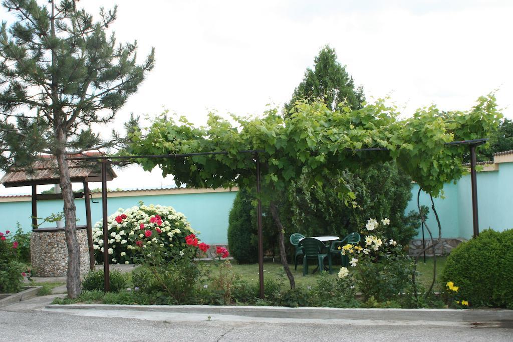 Guest House Edelvais Dve Mogili Eksteriør bilde