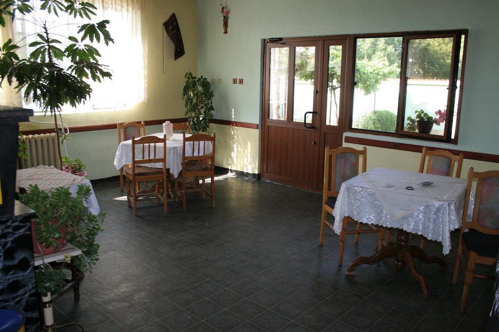 Guest House Edelvais Dve Mogili Eksteriør bilde